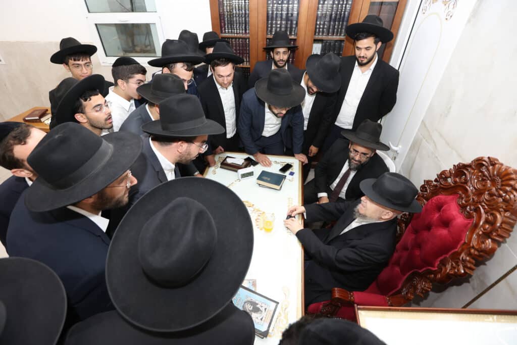 גלריה: גדולי התורה בחנו את אברכי כולל פנמה