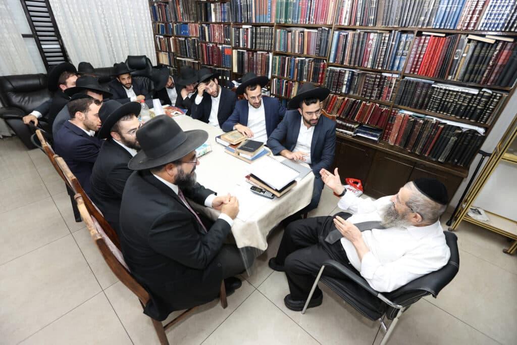 גלריה: גדולי התורה בחנו את אברכי כולל פנמה