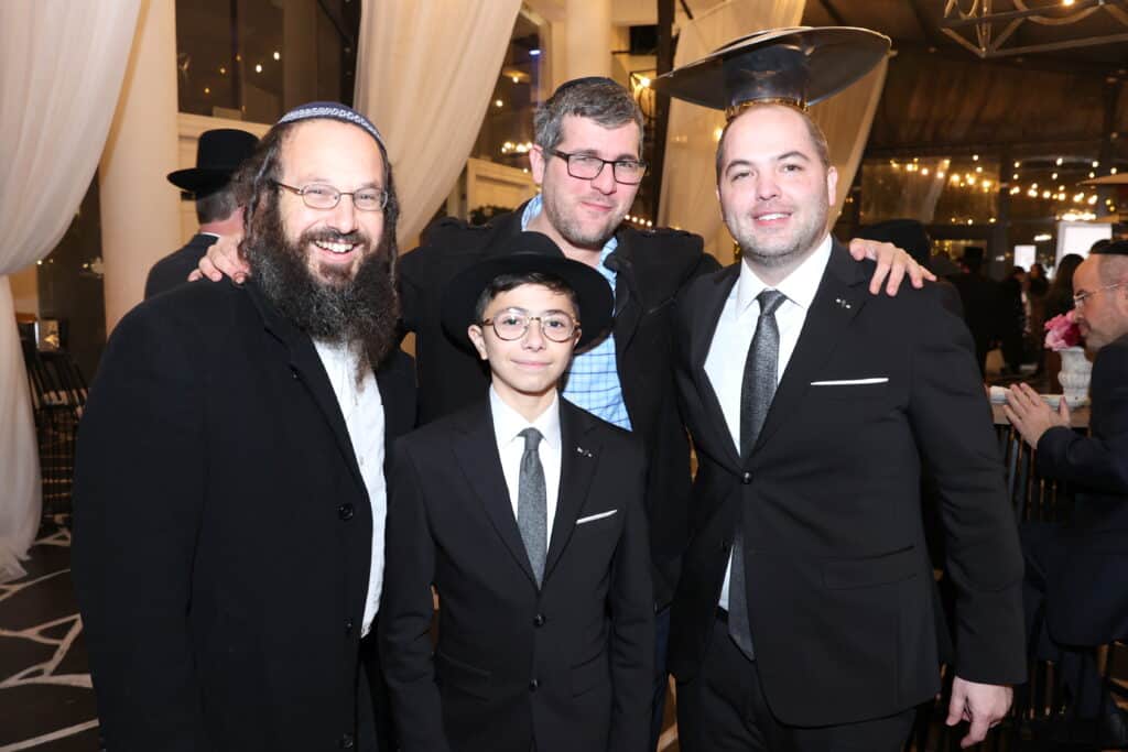 האסטרטג יענקי ביכלר בירמץ את בנו - כולם הגיעו לברך האסטרטג יענקי ביכלר בירמץ את בנו - כולם הגיעו לברך