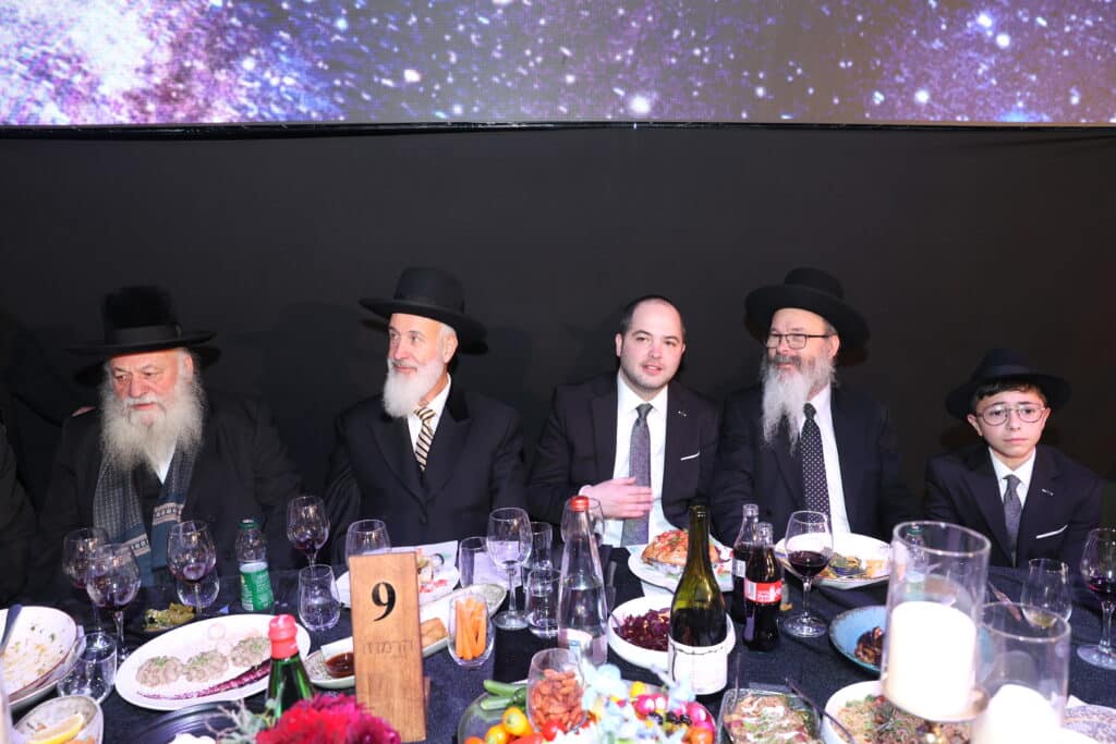 האסטרטג יענקי ביכלר בירמץ את בנו - כולם הגיעו לברך האסטרטג יענקי ביכלר בירמץ את בנו - כולם הגיעו לברך