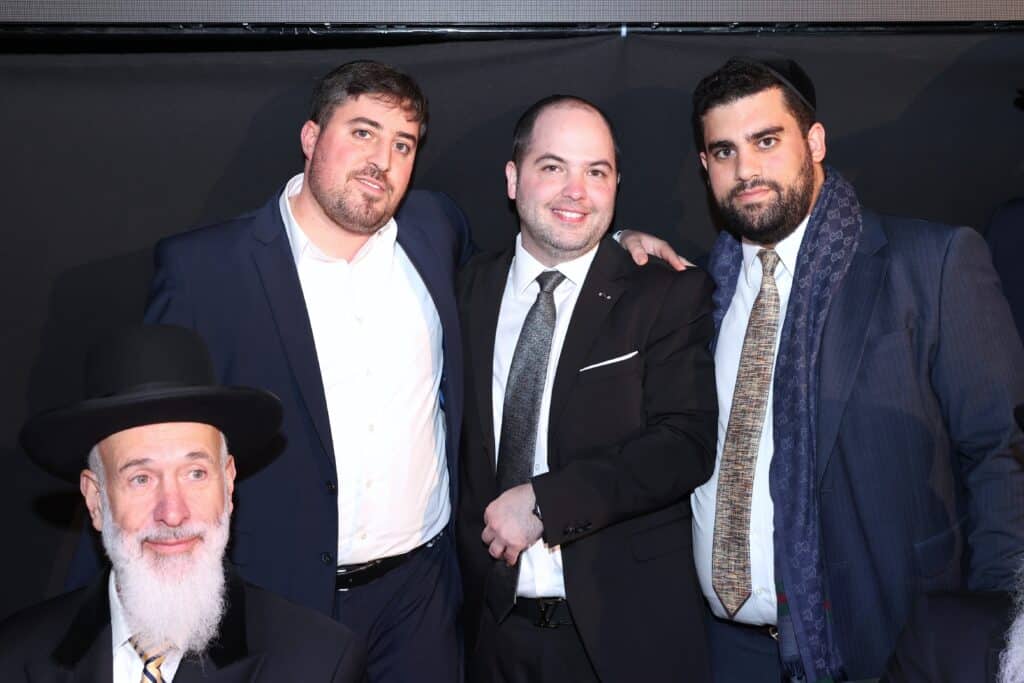 האסטרטג יענקי ביכלר בירמץ את בנו - כולם הגיעו לברך האסטרטג יענקי ביכלר בירמץ את בנו - כולם הגיעו לברך