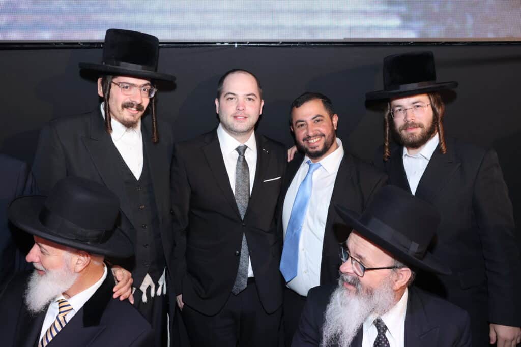 האסטרטג יענקי ביכלר בירמץ את בנו - כולם הגיעו לברך האסטרטג יענקי ביכלר בירמץ את בנו - כולם הגיעו לברך