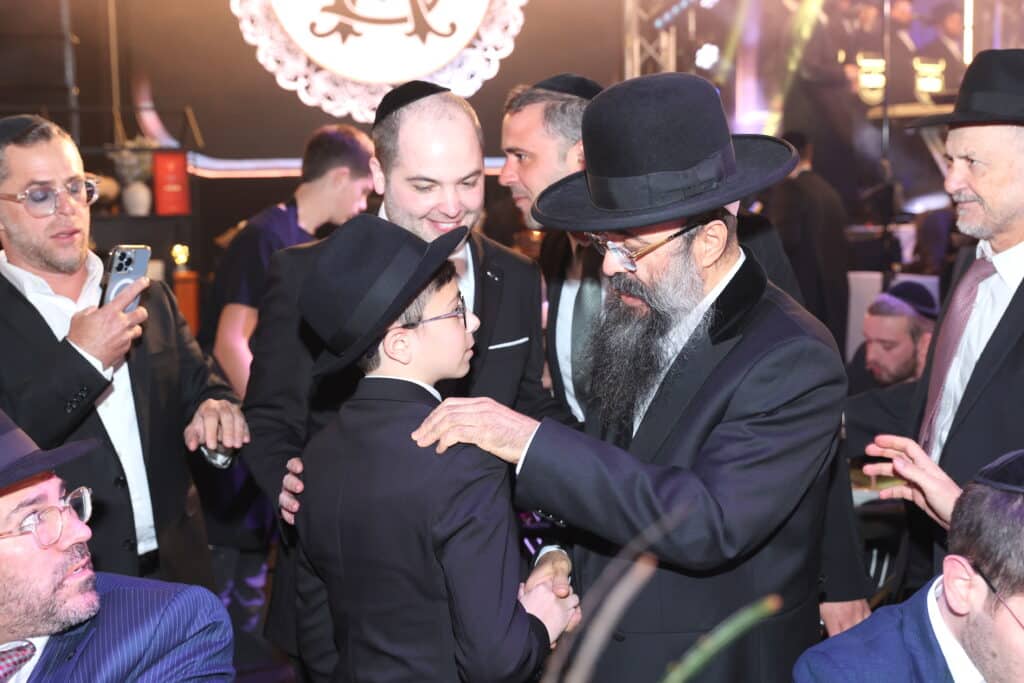 האסטרטג יענקי ביכלר בירמץ את בנו - כולם הגיעו לברך האסטרטג יענקי ביכלר בירמץ את בנו - כולם הגיעו לברך