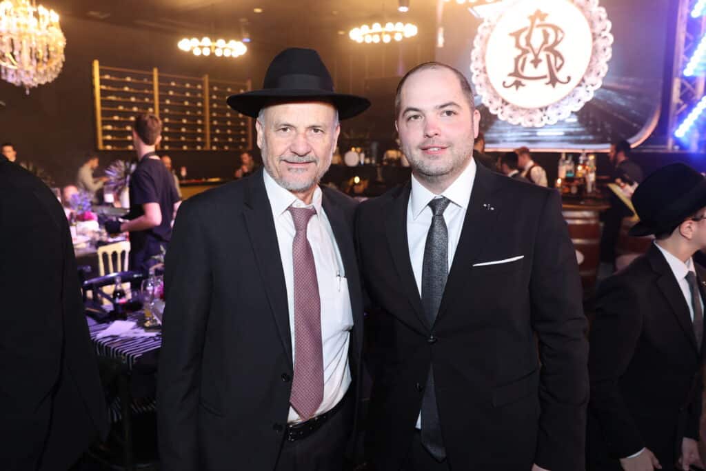 האסטרטג יענקי ביכלר בירמץ את בנו - כולם הגיעו לברך האסטרטג יענקי ביכלר בירמץ את בנו - כולם הגיעו לברך