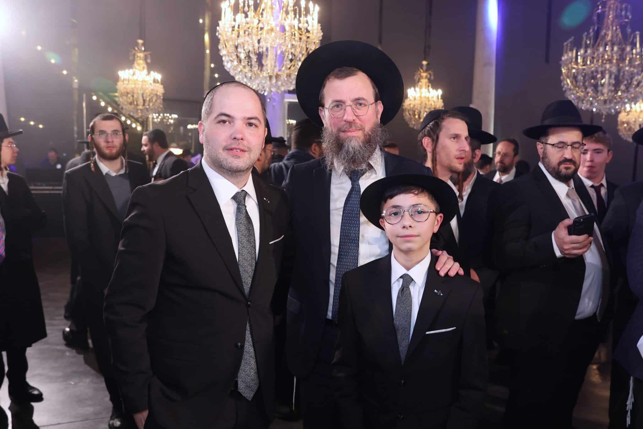 האסטרטג יענקי ביכלר בירמץ את בנו - כולם הגיעו לברך האסטרטג יענקי ביכלר בירמץ את בנו - כולם הגיעו לברך