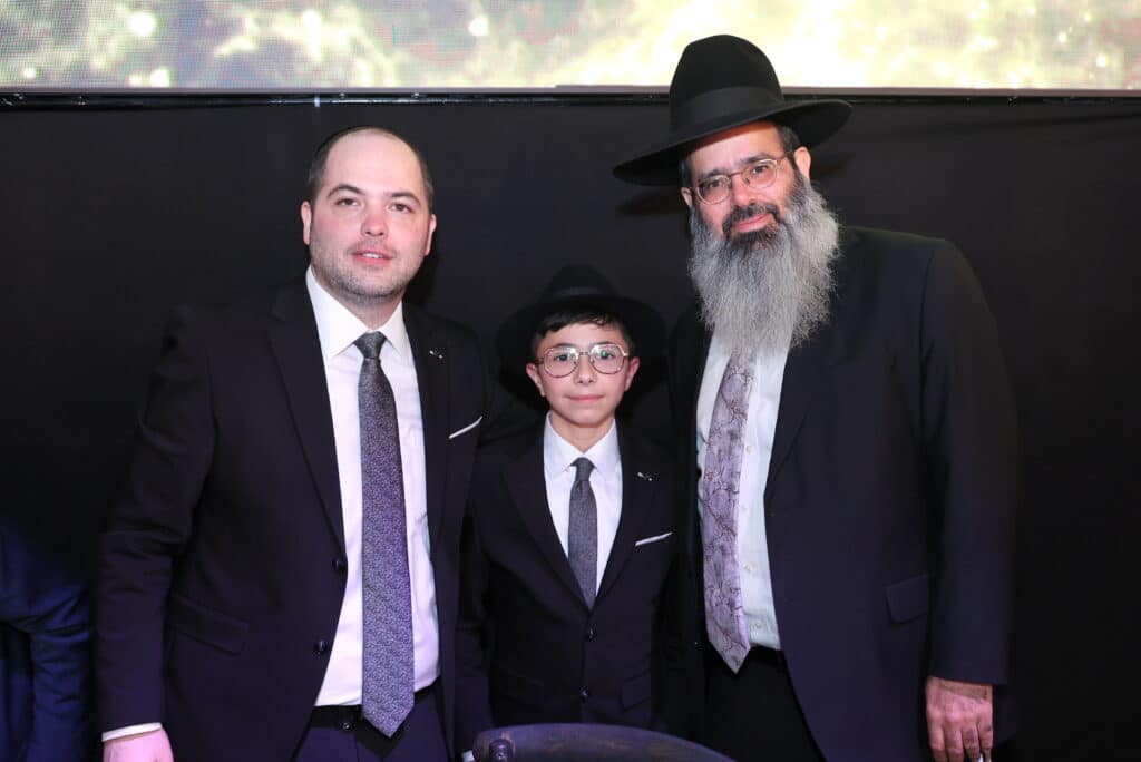 האסטרטג יענקי ביכלר בירמץ את בנו - כולם הגיעו לברך האסטרטג יענקי ביכלר בירמץ את בנו - כולם הגיעו לברך