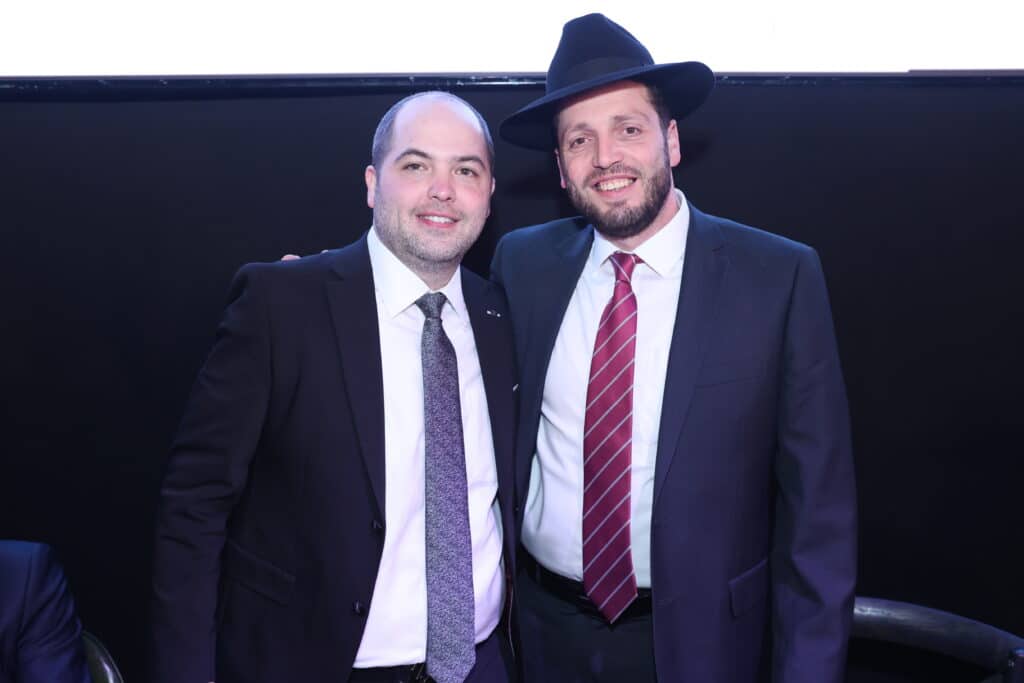 האסטרטג יענקי ביכלר בירמץ את בנו - כולם הגיעו לברך האסטרטג יענקי ביכלר בירמץ את בנו - כולם הגיעו לברך