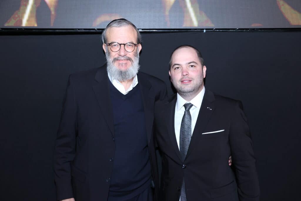 האסטרטג יענקי ביכלר בירמץ את בנו - כולם הגיעו לברך האסטרטג יענקי ביכלר בירמץ את בנו - כולם הגיעו לברך