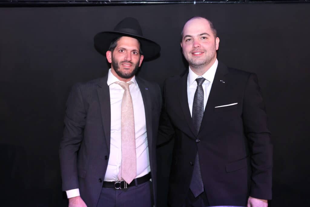 האסטרטג יענקי ביכלר בירמץ את בנו - כולם הגיעו לברך האסטרטג יענקי ביכלר בירמץ את בנו - כולם הגיעו לברך