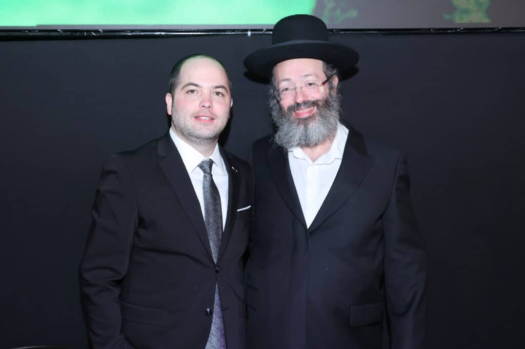 האסטרטג יענקי ביכלר בירמץ את בנו - כולם הגיעו לברך האסטרטג יענקי ביכלר בירמץ את בנו - כולם הגיעו לברך