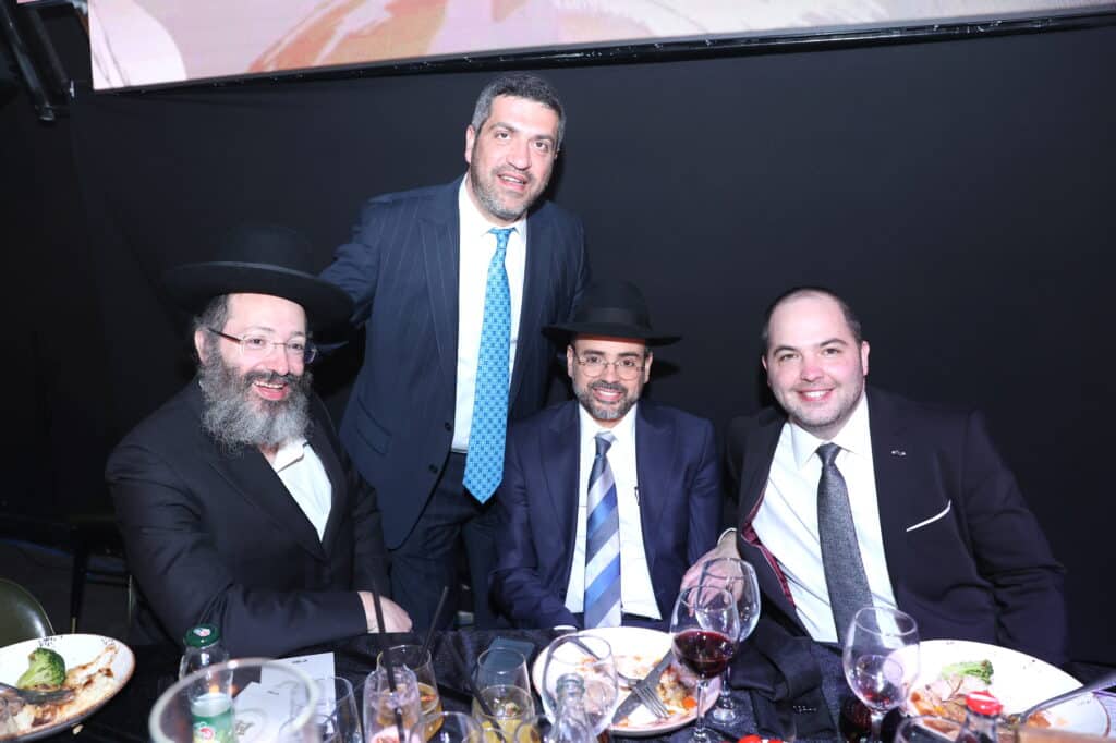 האסטרטג יענקי ביכלר בירמץ את בנו - כולם הגיעו לברך האסטרטג יענקי ביכלר בירמץ את בנו - כולם הגיעו לברך