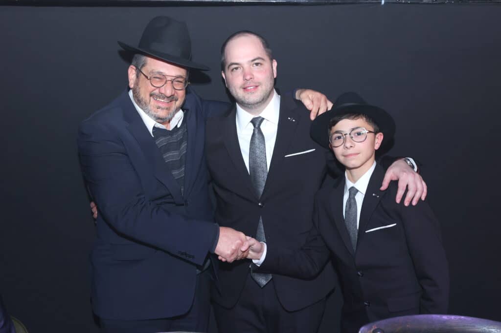 האסטרטג יענקי ביכלר בירמץ את בנו - כולם הגיעו לברך האסטרטג יענקי ביכלר בירמץ את בנו - כולם הגיעו לברך