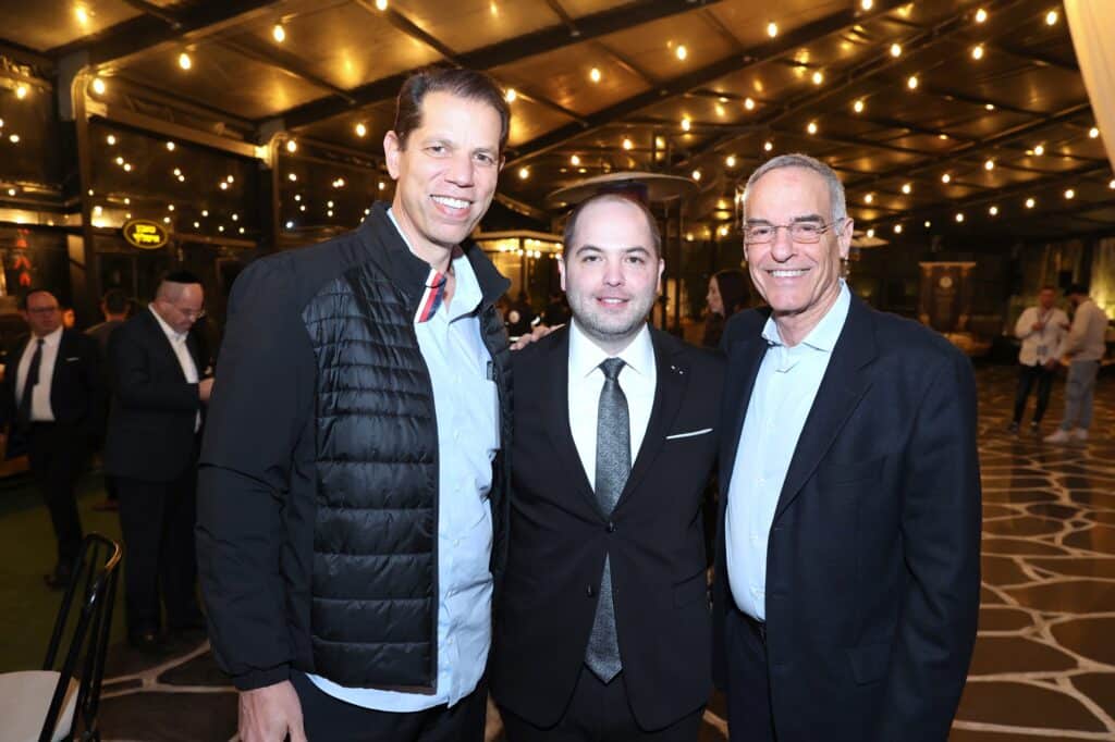 האסטרטג יענקי ביכלר בירמץ את בנו - כולם הגיעו לברך האסטרטג יענקי ביכלר בירמץ את בנו - כולם הגיעו לברך