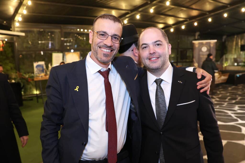 האסטרטג יענקי ביכלר בירמץ את בנו - כולם הגיעו לברך האסטרטג יענקי ביכלר בירמץ את בנו - כולם הגיעו לברך