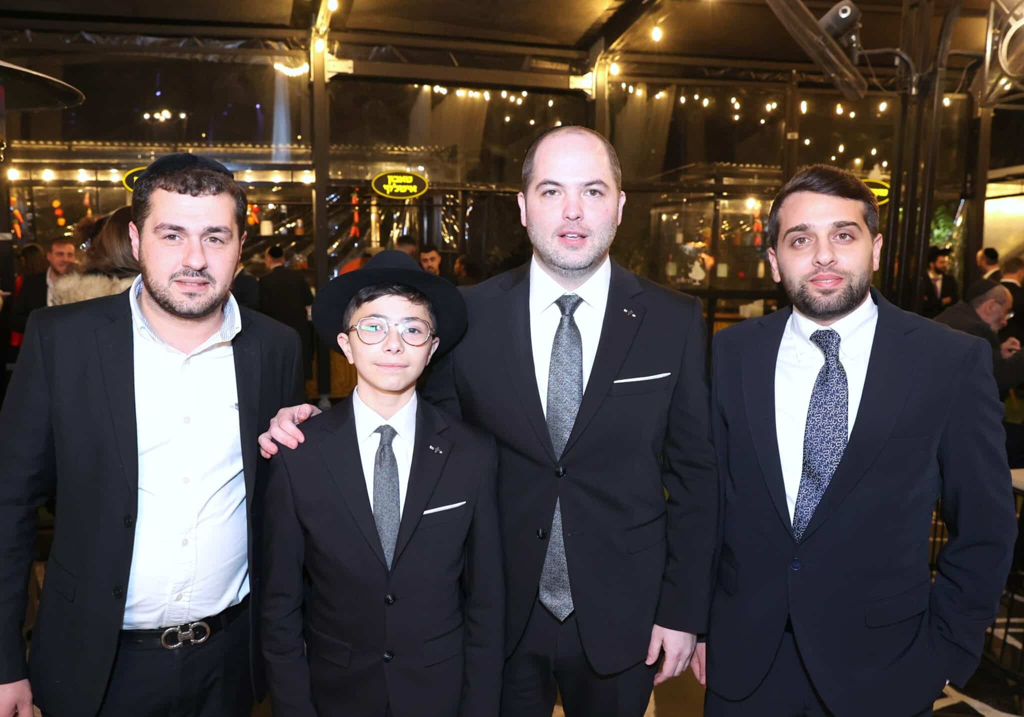 האסטרטג יענקי ביכלר בירמץ את בנו - כולם הגיעו לברך האסטרטג יענקי ביכלר בירמץ את בנו - כולם הגיעו לברך