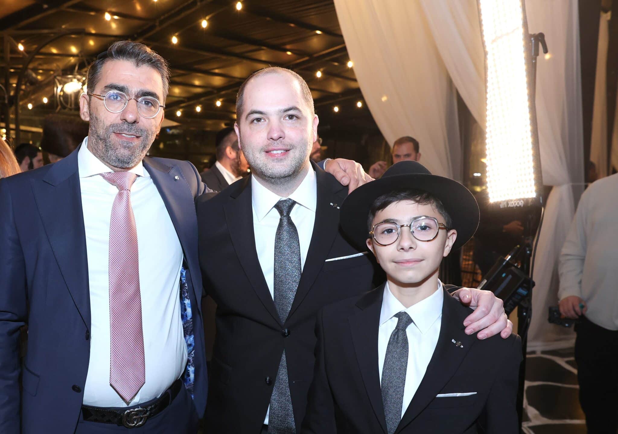 האסטרטג יענקי ביכלר בירמץ את בנו - כולם הגיעו לברך האסטרטג יענקי ביכלר בירמץ את בנו - כולם הגיעו לברך