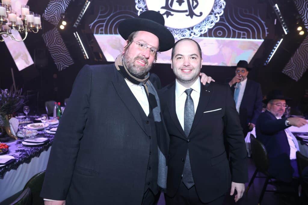 האסטרטג יענקי ביכלר בירמץ את בנו - כולם הגיעו לברך האסטרטג יענקי ביכלר בירמץ את בנו - כולם הגיעו לברך