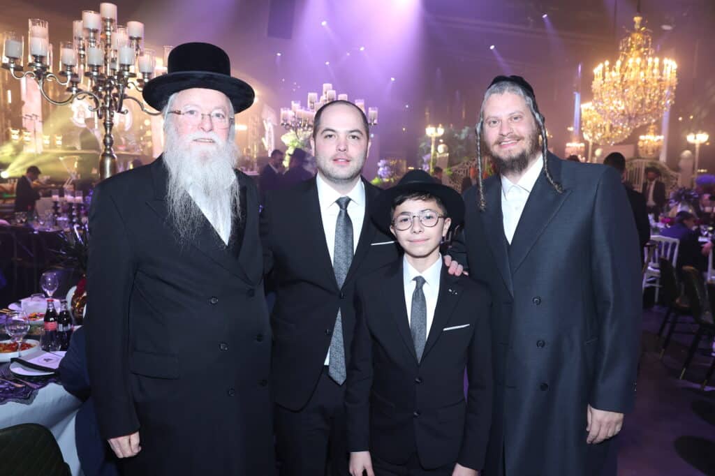 האסטרטג יענקי ביכלר בירמץ את בנו - כולם הגיעו לברך האסטרטג יענקי ביכלר בירמץ את בנו - כולם הגיעו לברך