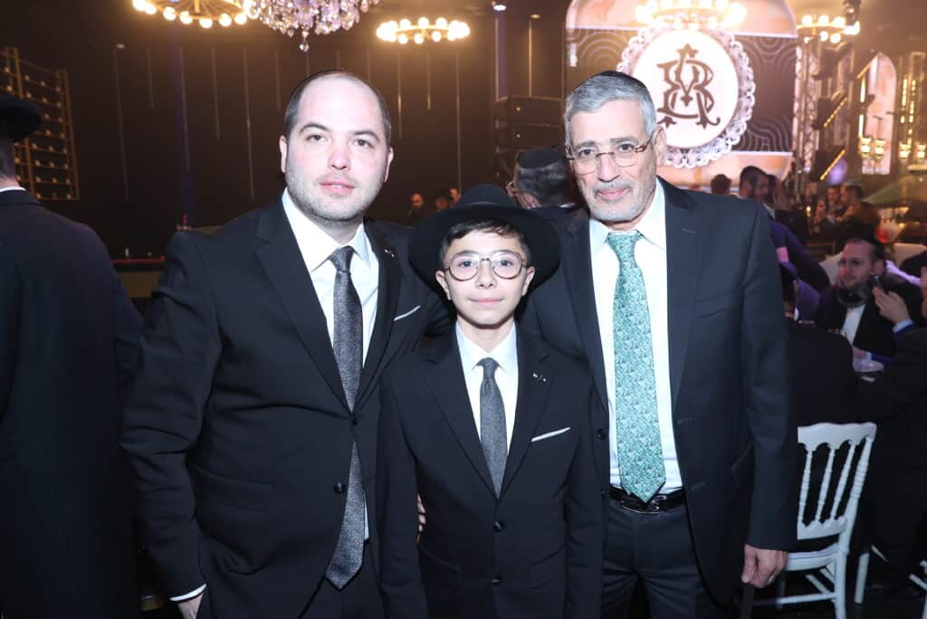 האסטרטג יענקי ביכלר בירמץ את בנו - כולם הגיעו לברך האסטרטג יענקי ביכלר בירמץ את בנו - כולם הגיעו לברך