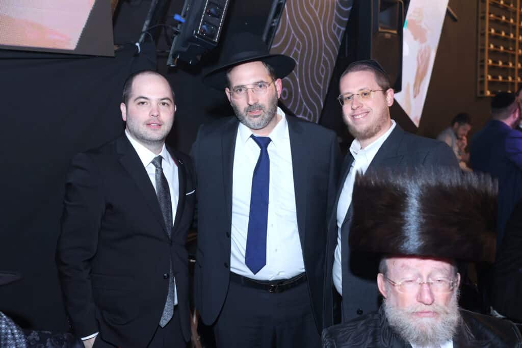 האסטרטג יענקי ביכלר בירמץ את בנו - כולם הגיעו לברך האסטרטג יענקי ביכלר בירמץ את בנו - כולם הגיעו לברך