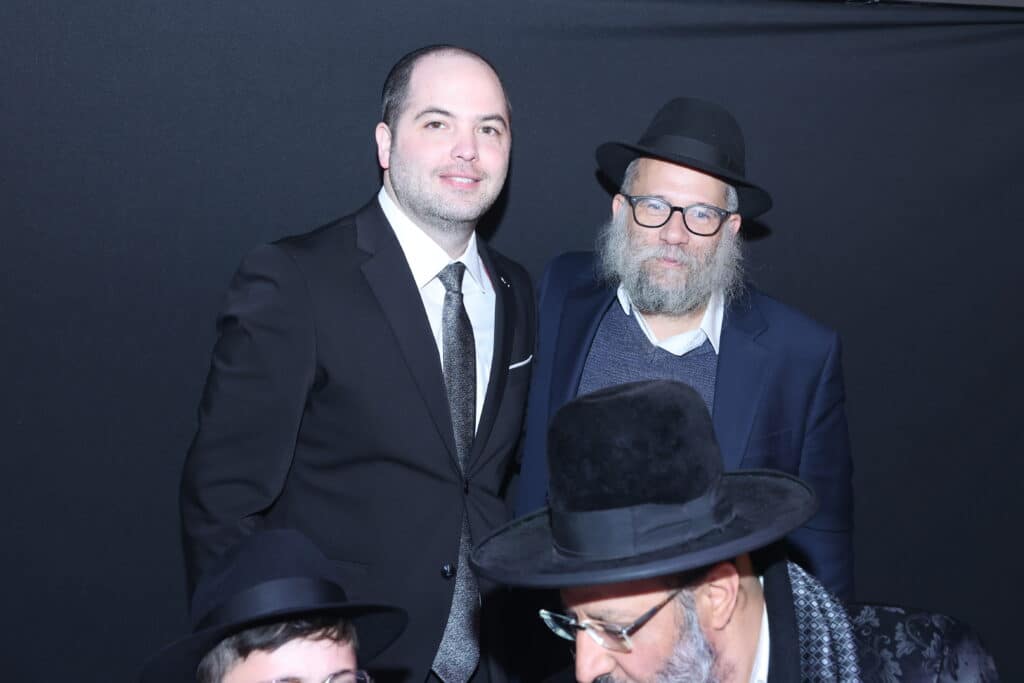 האסטרטג יענקי ביכלר בירמץ את בנו - כולם הגיעו לברך האסטרטג יענקי ביכלר בירמץ את בנו - כולם הגיעו לברך