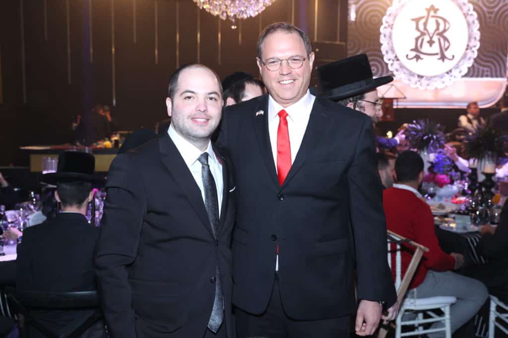 האסטרטג יענקי ביכלר בירמץ את בנו - כולם הגיעו לברך האסטרטג יענקי ביכלר בירמץ את בנו - כולם הגיעו לברך