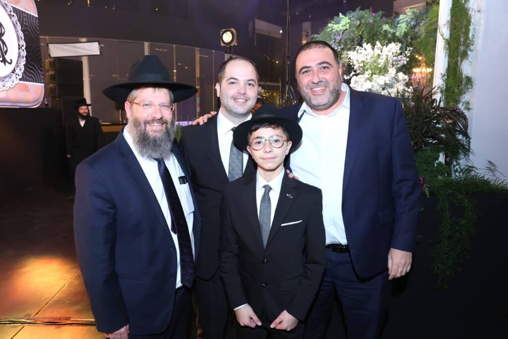 האסטרטג יענקי ביכלר בירמץ את בנו - כולם הגיעו לברך האסטרטג יענקי ביכלר בירמץ את בנו - כולם הגיעו לברך