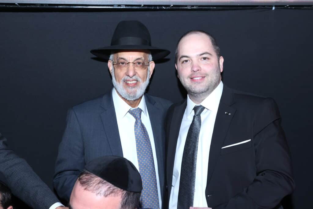 האסטרטג יענקי ביכלר בירמץ את בנו - כולם הגיעו לברך האסטרטג יענקי ביכלר בירמץ את בנו - כולם הגיעו לברך