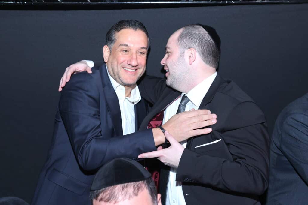 האסטרטג יענקי ביכלר בירמץ את בנו - כולם הגיעו לברך האסטרטג יענקי ביכלר בירמץ את בנו - כולם הגיעו לברך