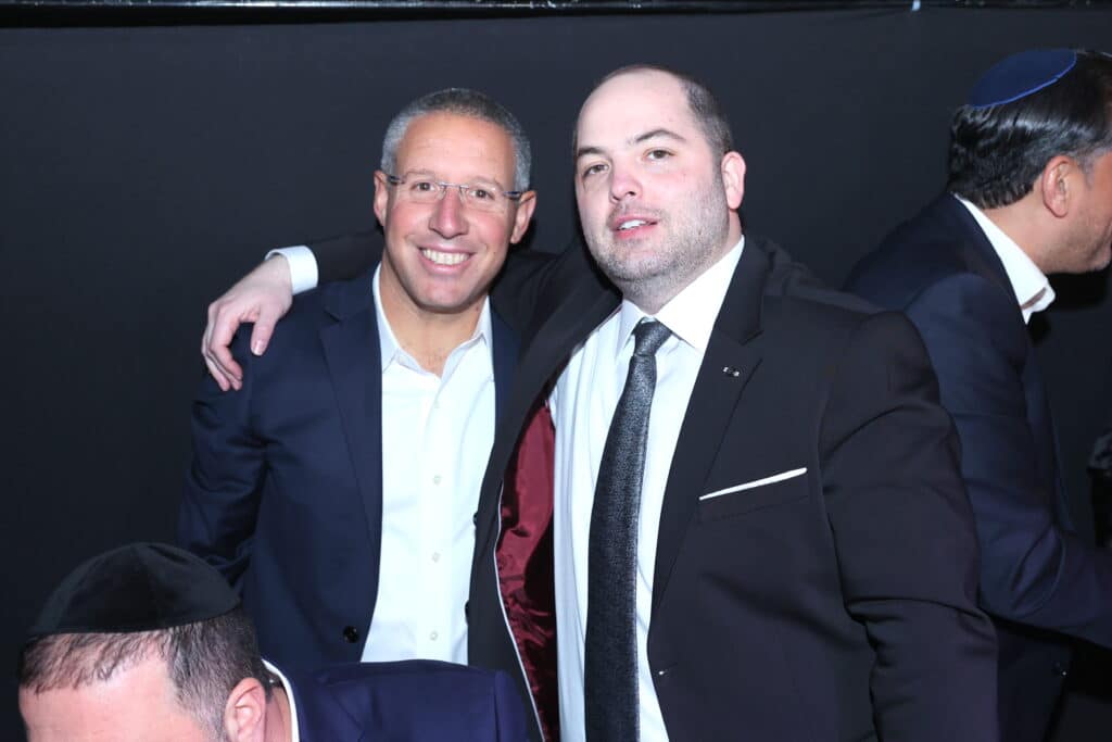 האסטרטג יענקי ביכלר בירמץ את בנו - כולם הגיעו לברך האסטרטג יענקי ביכלר בירמץ את בנו - כולם הגיעו לברך