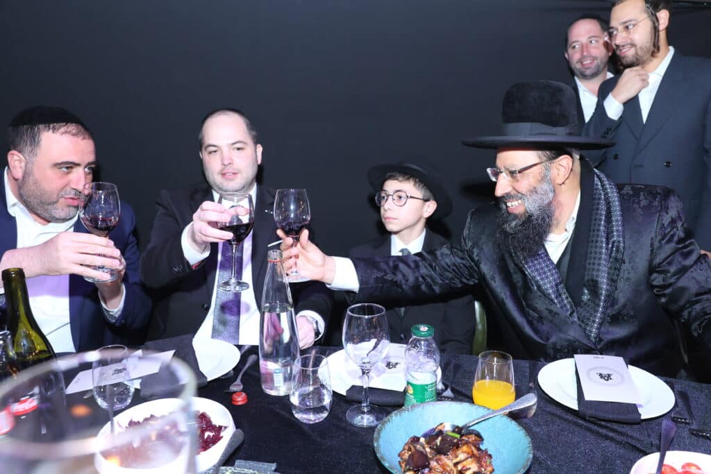 האסטרטג יענקי ביכלר בירמץ את בנו - כולם הגיעו לברך האסטרטג יענקי ביכלר בירמץ את בנו - כולם הגיעו לברך