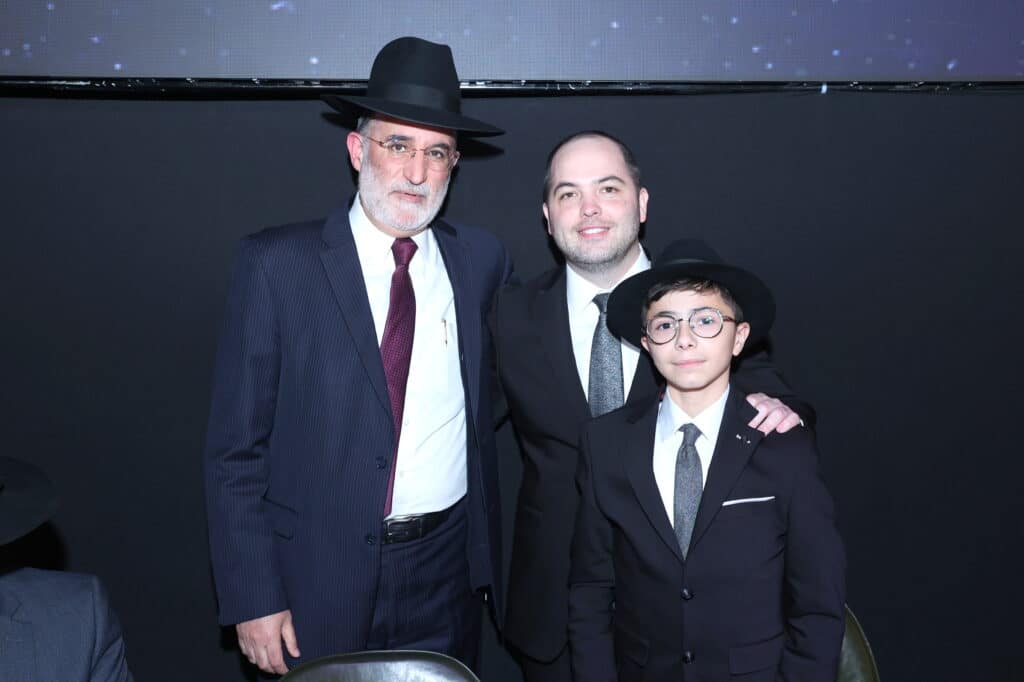 האסטרטג יענקי ביכלר בירמץ את בנו - כולם הגיעו לברך האסטרטג יענקי ביכלר בירמץ את בנו - כולם הגיעו לברך