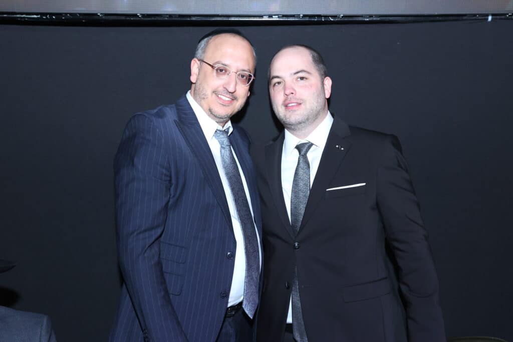 האסטרטג יענקי ביכלר בירמץ את בנו - כולם הגיעו לברך האסטרטג יענקי ביכלר בירמץ את בנו - כולם הגיעו לברך