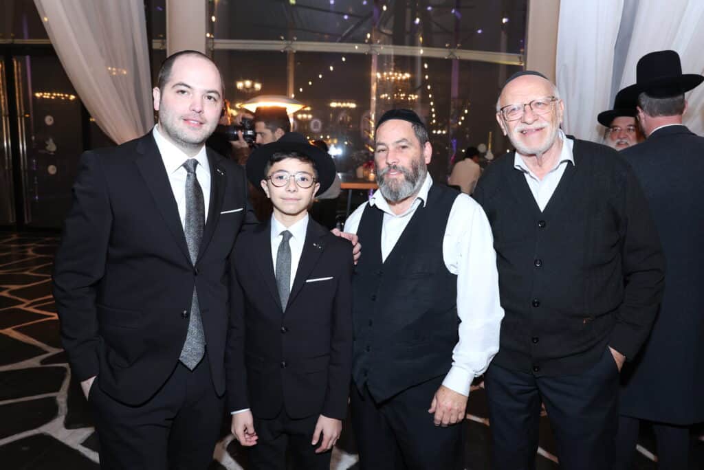 האסטרטג יענקי ביכלר בירמץ את בנו - כולם הגיעו לברך האסטרטג יענקי ביכלר בירמץ את בנו - כולם הגיעו לברך