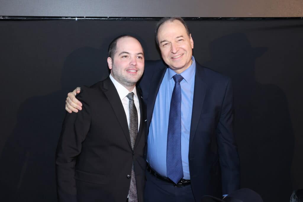 האסטרטג יענקי ביכלר בירמץ את בנו - כולם הגיעו לברך האסטרטג יענקי ביכלר בירמץ את בנו - כולם הגיעו לברך