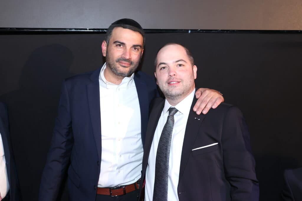 האסטרטג יענקי ביכלר בירמץ את בנו - כולם הגיעו לברך האסטרטג יענקי ביכלר בירמץ את בנו - כולם הגיעו לברך