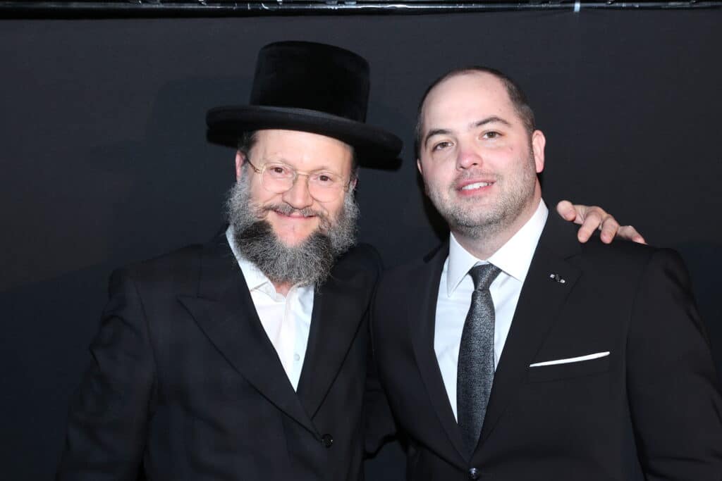 האסטרטג יענקי ביכלר בירמץ את בנו - כולם הגיעו לברך האסטרטג יענקי ביכלר בירמץ את בנו - כולם הגיעו לברך