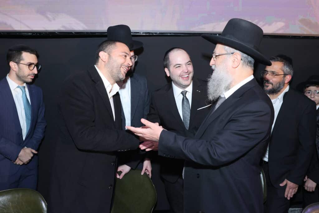 האסטרטג יענקי ביכלר בירמץ את בנו - כולם הגיעו לברך האסטרטג יענקי ביכלר בירמץ את בנו - כולם הגיעו לברך