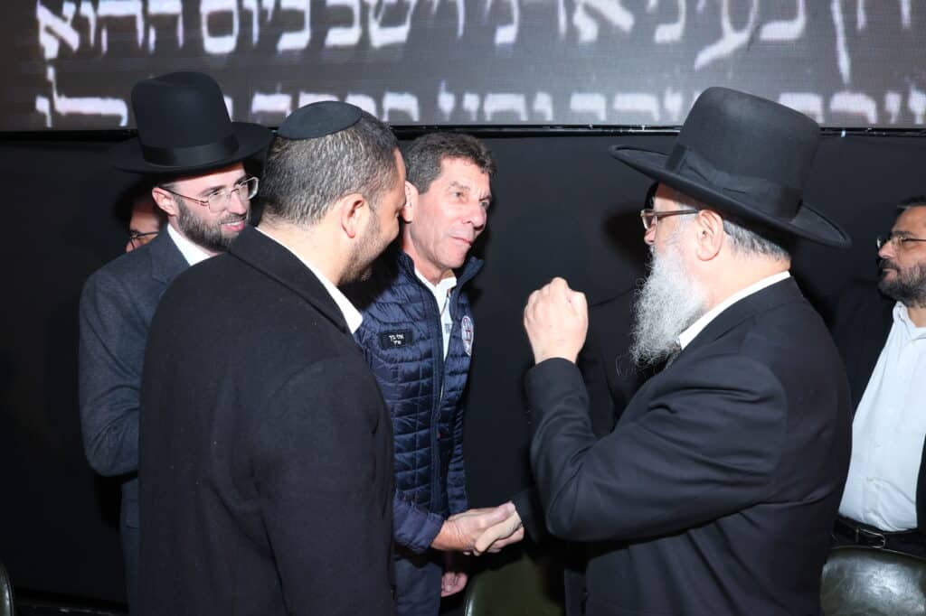 האסטרטג יענקי ביכלר בירמץ את בנו - כולם הגיעו לברך האסטרטג יענקי ביכלר בירמץ את בנו - כולם הגיעו לברך