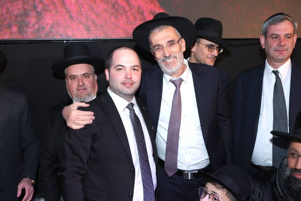 האסטרטג יענקי ביכלר בירמץ את בנו - כולם הגיעו לברך האסטרטג יענקי ביכלר בירמץ את בנו - כולם הגיעו לברך