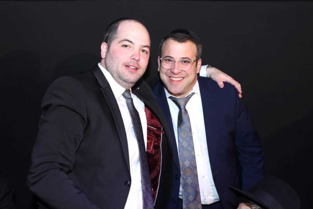 האסטרטג יענקי ביכלר בירמץ את בנו - כולם הגיעו לברך האסטרטג יענקי ביכלר בירמץ את בנו - כולם הגיעו לברך