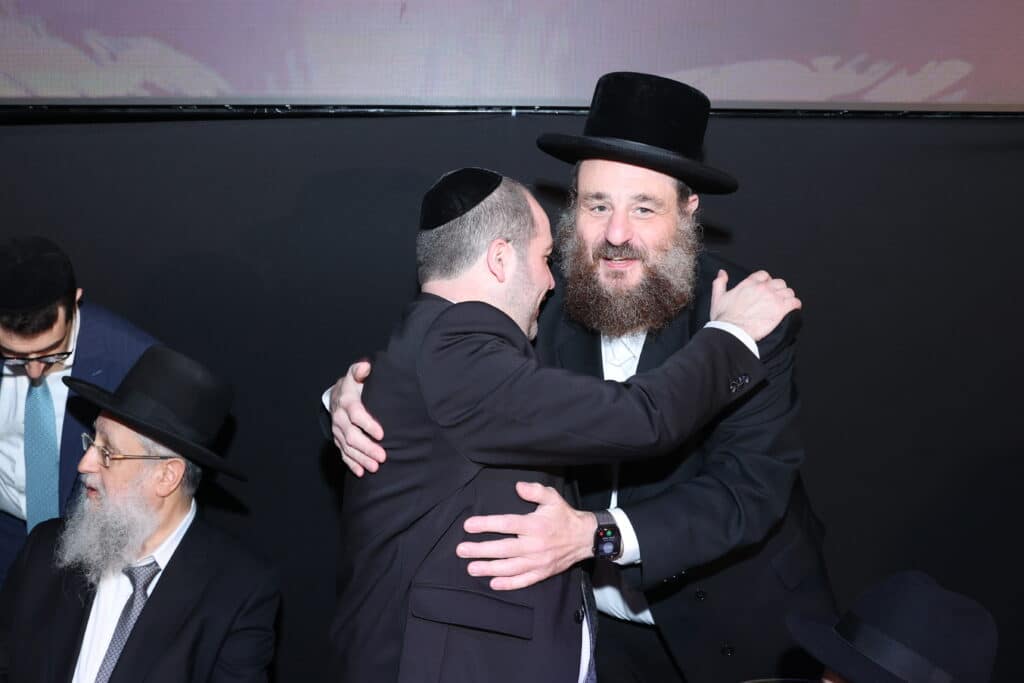 האסטרטג יענקי ביכלר בירמץ את בנו - כולם הגיעו לברך האסטרטג יענקי ביכלר בירמץ את בנו - כולם הגיעו לברך