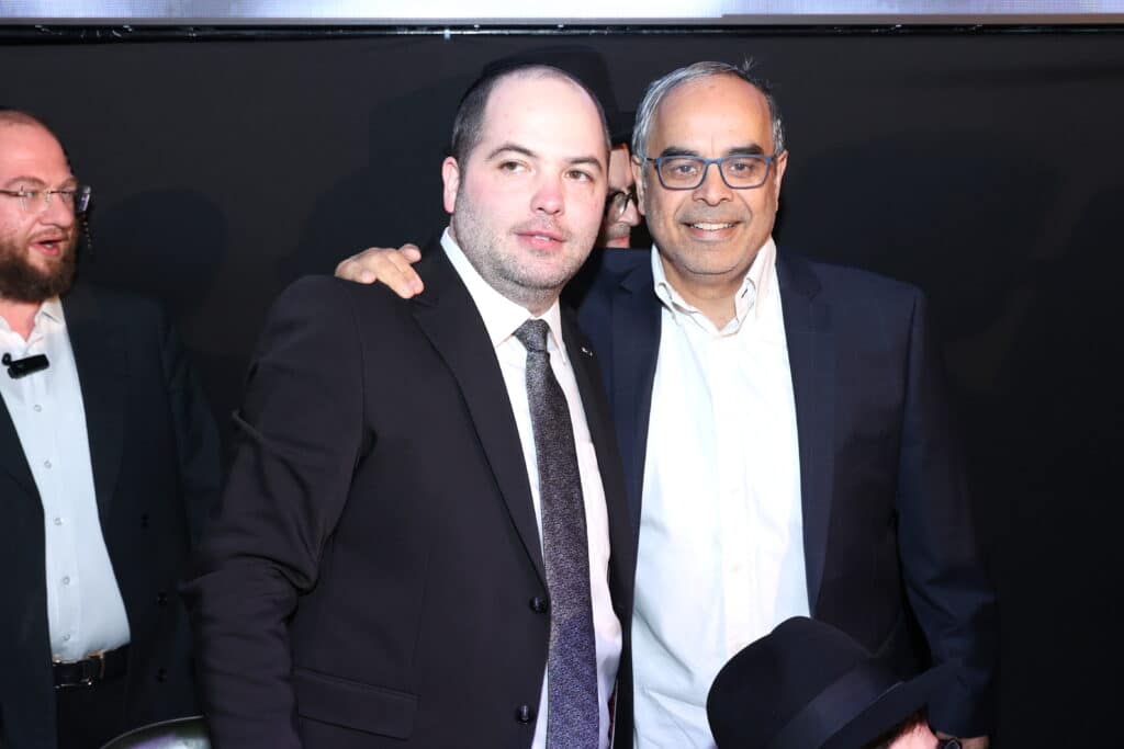 האסטרטג יענקי ביכלר בירמץ את בנו - כולם הגיעו לברך האסטרטג יענקי ביכלר בירמץ את בנו - כולם הגיעו לברך