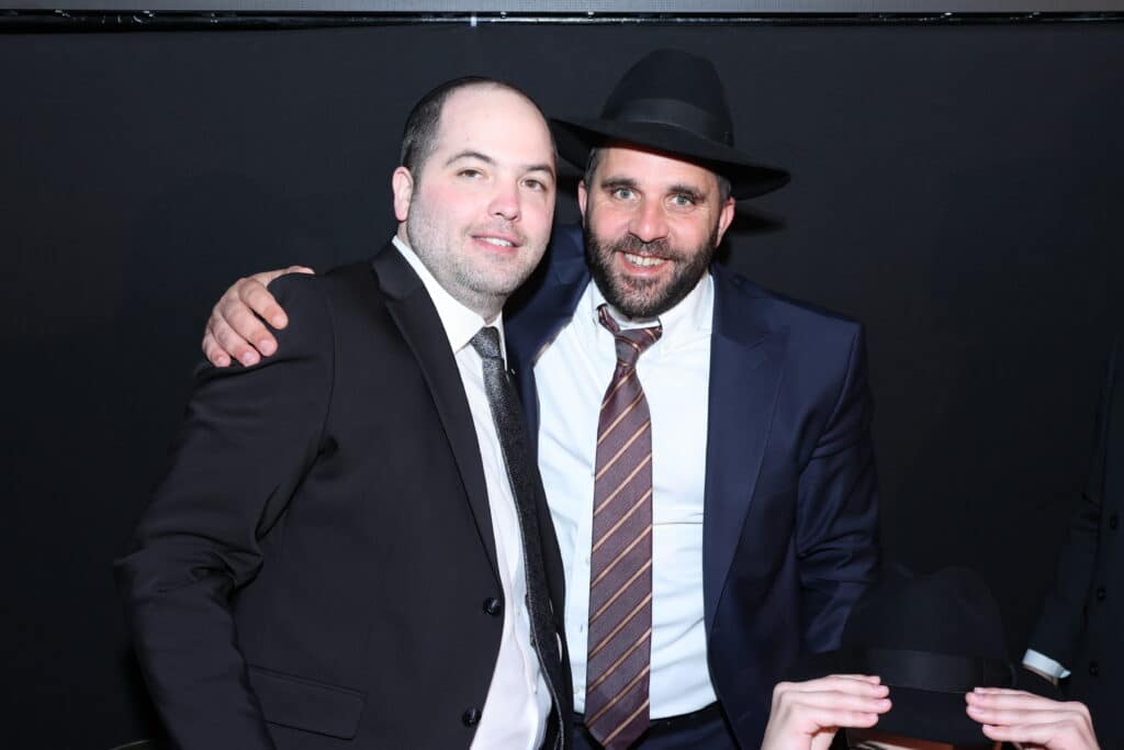 האסטרטג יענקי ביכלר בירמץ את בנו - כולם הגיעו לברך האסטרטג יענקי ביכלר בירמץ את בנו - כולם הגיעו לברך