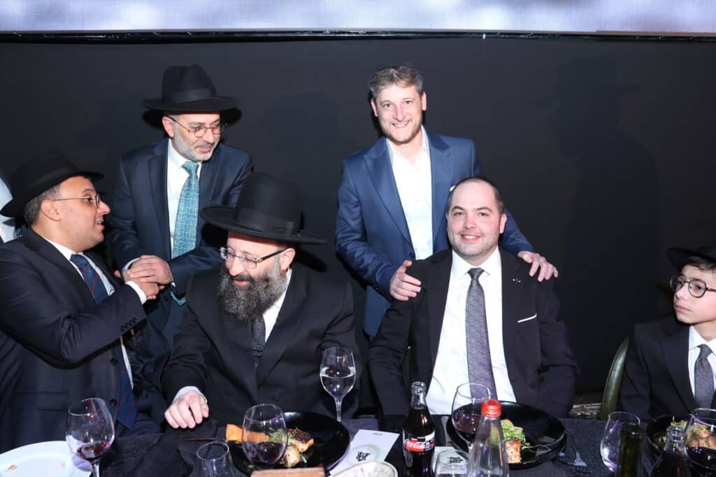 האסטרטג יענקי ביכלר בירמץ את בנו - כולם הגיעו לברך האסטרטג יענקי ביכלר בירמץ את בנו - כולם הגיעו לברך