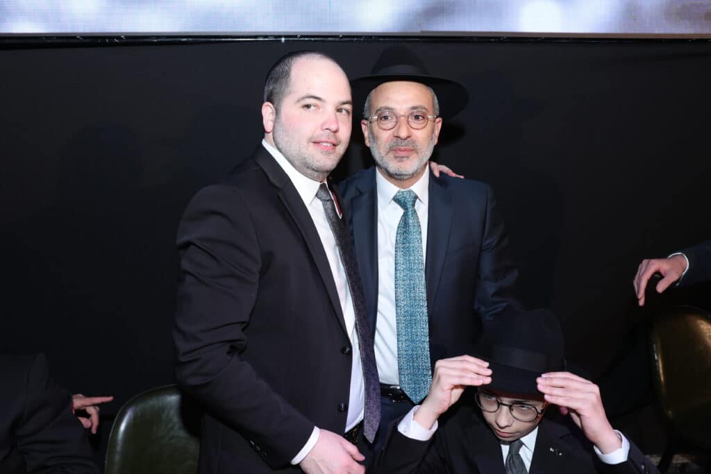 האסטרטג יענקי ביכלר בירמץ את בנו - כולם הגיעו לברך האסטרטג יענקי ביכלר בירמץ את בנו - כולם הגיעו לברך