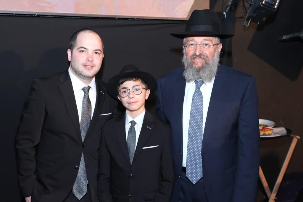 האסטרטג יענקי ביכלר בירמץ את בנו - כולם הגיעו לברך האסטרטג יענקי ביכלר בירמץ את בנו - כולם הגיעו לברך