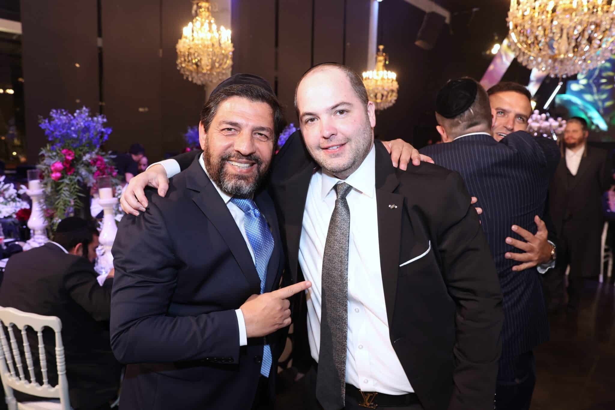 האסטרטג יענקי ביכלר בירמץ את בנו - כולם הגיעו לברך האסטרטג יענקי ביכלר בירמץ את בנו - כולם הגיעו לברך