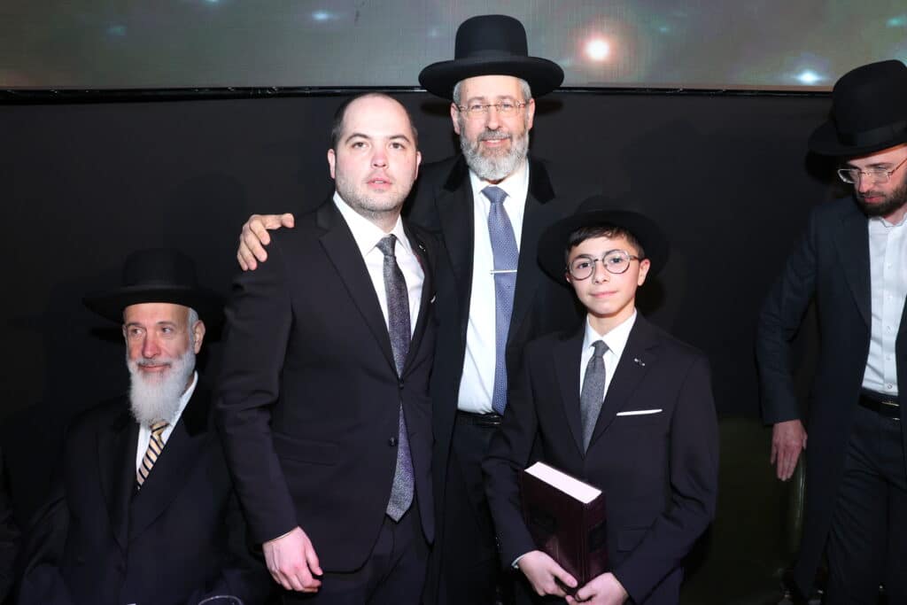 האסטרטג יענקי ביכלר בירמץ את בנו - כולם הגיעו לברך האסטרטג יענקי ביכלר בירמץ את בנו - כולם הגיעו לברך