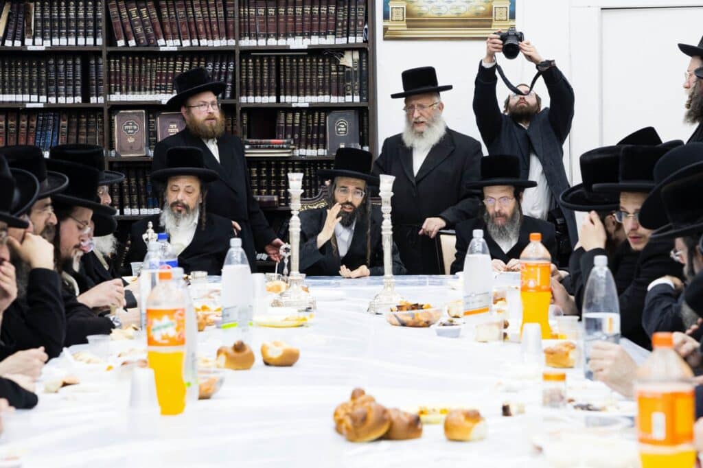 הרבי מזוויעהל ערך טיש ועלה עם החסידים לציון בגבעת רם